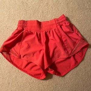 Lululemon Hotty Hot 2.5” shorts